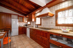 Coffee/tea maker, fridge, microwave, dishwasher