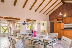 Dining - Villa Solmen by Villa Plus (Corralejo)