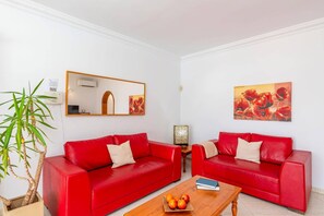 Smart-tv en een tafeltennistafel