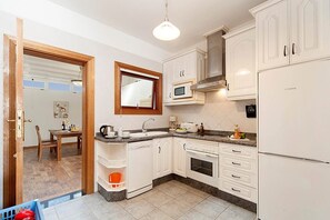 Microwave, dishwasher, coffee/tea maker