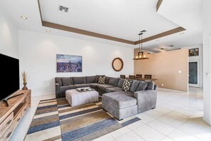 TV - Unique Boca Raton Courtyard Home (Boca Raton)