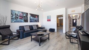TV, ping pong - Villa Irache by Villa Plus (Playa Blanca)