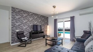 TV, ping pong - Villa Irache by Villa Plus (Playa Blanca)