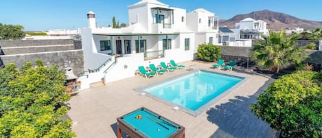 Et oppvarmet basseng