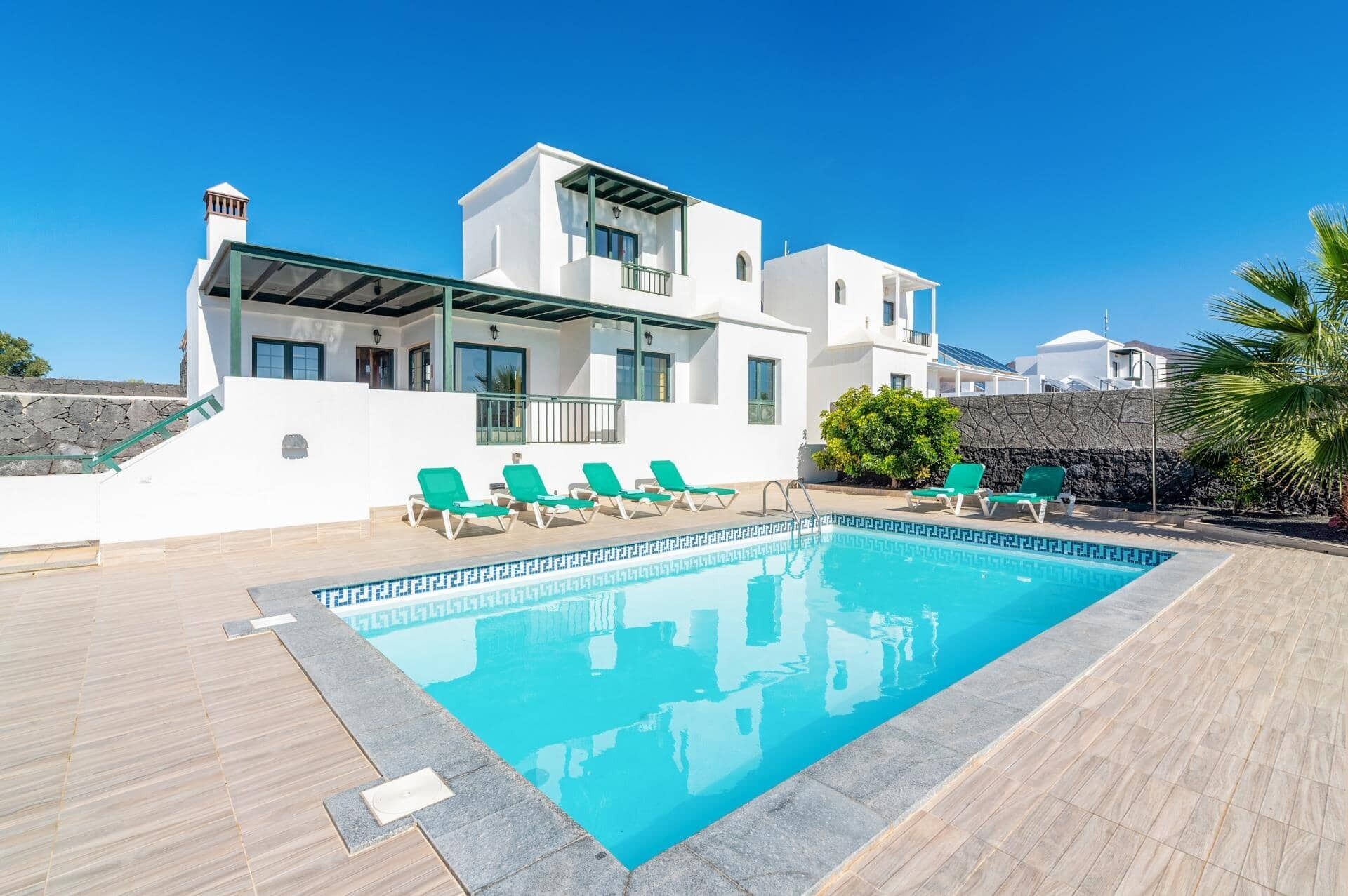 Et oppvarmet basseng