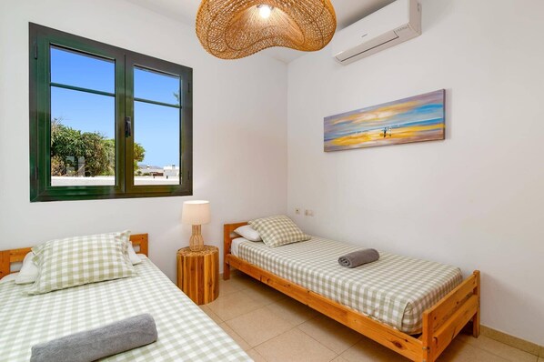 4 bedrooms, iron/ironing board, free WiFi, bed sheets