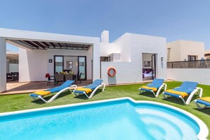 Pool - Villa Janubio by Villa Plus (Playa Blanca)