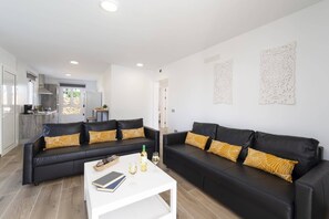 Smart TV - Villa Santana by Villa Plus (Playa Blanca)