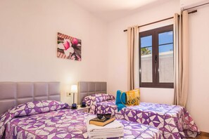 4 bedrooms, iron/ironing board, free WiFi, bed sheets