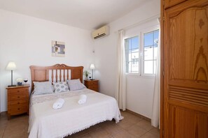 4 bedrooms, WiFi, bed sheets - Villa Susie by Villa Plus (Puerto del Carmen)
