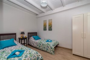 4 chambres, fer et planche à repasser, Wi-Fi gratuit, draps fournis