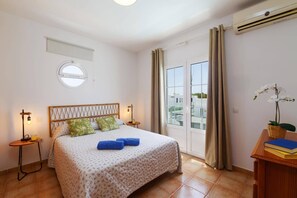 7 bedrooms, iron/ironing board, free WiFi, bed sheets