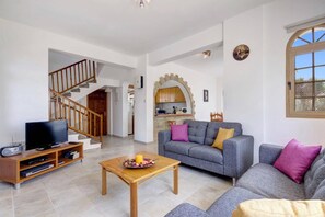 Smart TV, ping pong - Villa Nerine by Villa Plus (Peyia)