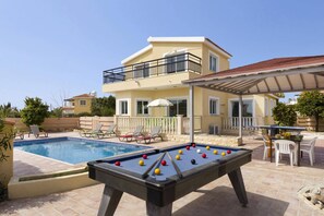 Outdoor dining - Villa Philios by Villa Plus (Peyia)