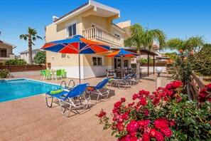 A heated pool - Villa Semeli by Villa Plus (Peyia)
