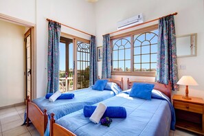 3 chambres, fer et planche à repasser, Wi-Fi gratuit, draps fournis