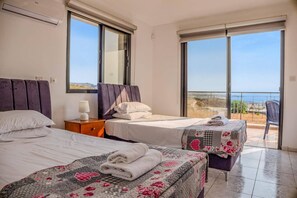 3 slaapkamers, een strijkplank/strijkijzer, gratis wifi, beddengoed