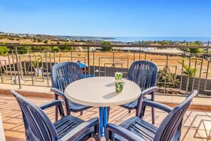 Outdoor dining - Villa Themis by Villa Plus (Peyia)