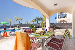 Outdoor dining - Villa Kassiopeia by Villa Plus (Peyia)