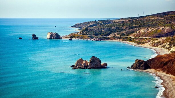 A coastal landscape with rocky outcrops and a clear blue sea. - Villa Frida by Villa Plus (Peyia)
