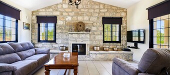 Villa Theo Sapphire by Villa Plus