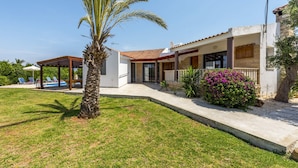 A modern house with a pool, a covered patio, and a well-maintained lawn. - Villa Theo Sapphire by Villa Plus (Latchi)