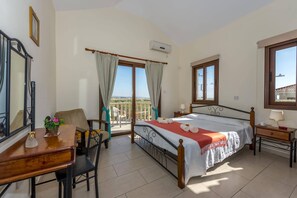 4 chambres, fer et planche à repasser, Wi-Fi gratuit, draps fournis