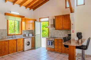 Coffee/tea maker, fridge, microwave, dishwasher