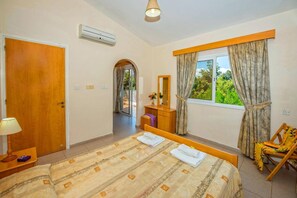 3 slaapkamers, een strijkplank/strijkijzer, gratis wifi, beddengoed