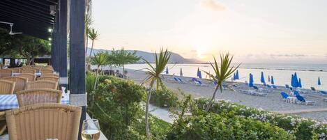 屋外ダイニングエリア