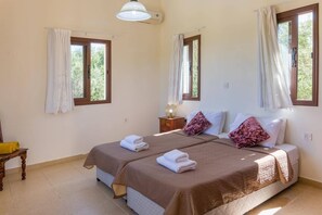 3 bedrooms, iron/ironing board, free WiFi, bed sheets