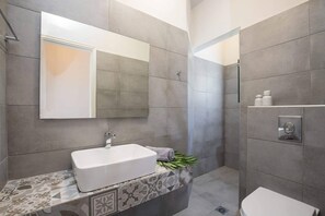 Hårføner og håndklær