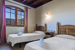 2 habitaciones, tabla de planchar con plancha y wifi gratis 