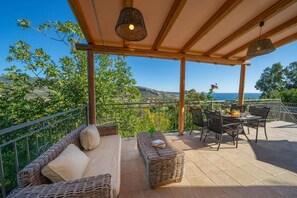 Outdoor dining - Villa Katelios Bay View by Villa Plus (Ionian Islands)