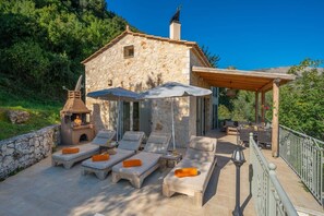 Outdoor dining - Villa Katelios Bay View by Villa Plus (Ionian Islands)