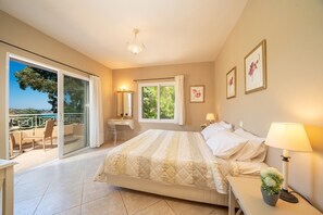 4 عدّة غرف نوم وواي فاي وملاءات أسرّة