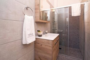 Hair dryer, towels