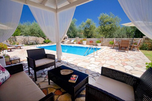 Villa Marina Epavlis by Villa Plus