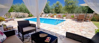 Villa Marina Epavlis by Villa Plus