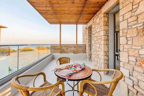 Outdoor dining - Villa Nikos Olivestone by Villa Plus (Rhodes)