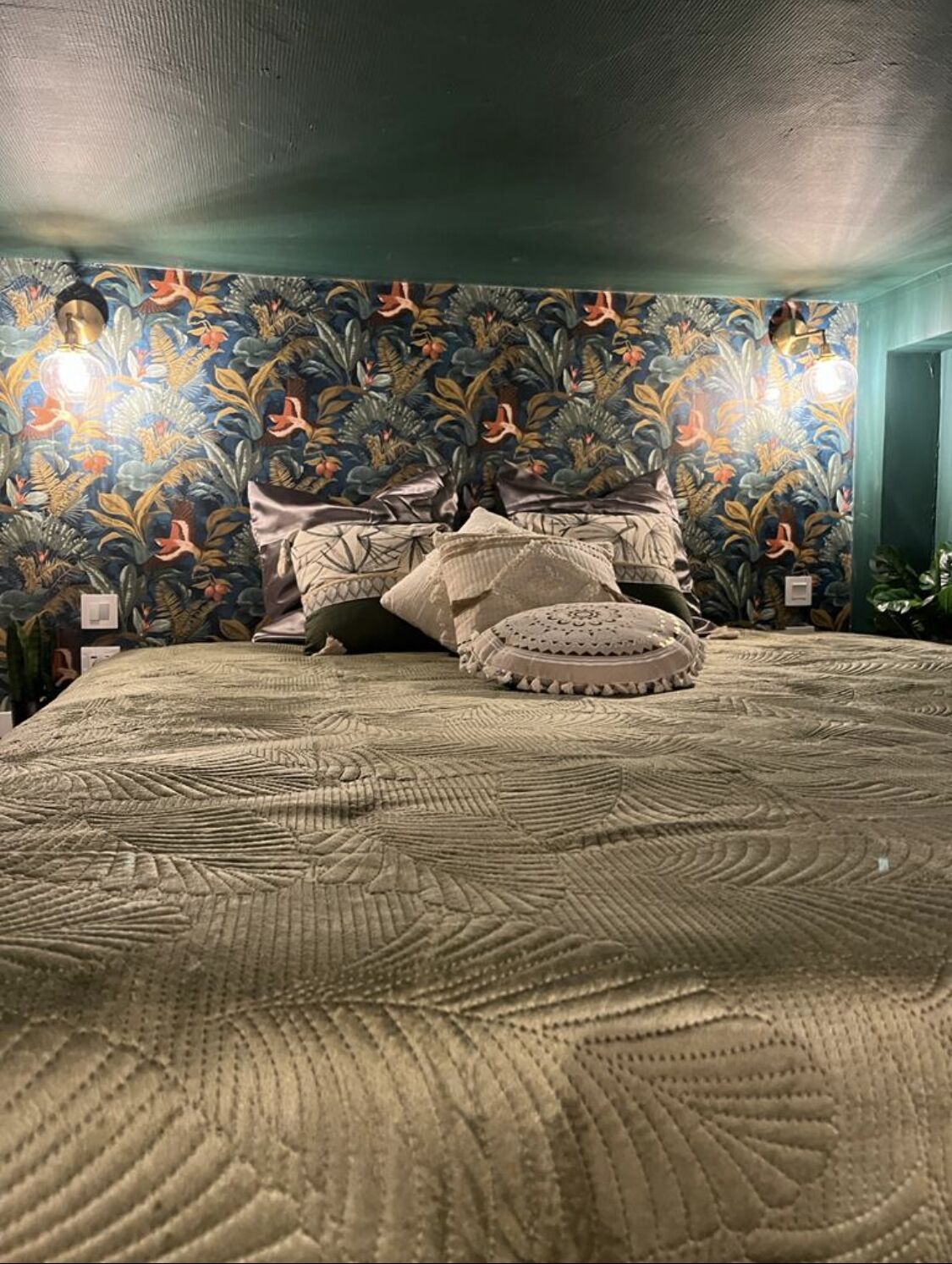 • The Emerald - The Emerald • charming studio Tramway T1