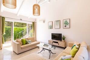 Smart TV - Villa Olympian by Villa Plus (Tsilivi)