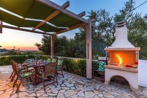 屋外ダイニングエリア