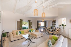 Smart TV - Villa Olympian by Villa Plus (Tsilivi)