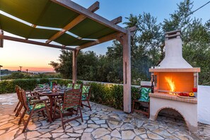 Outdoor dining - Villa Olympian by Villa Plus (Tsilivi)