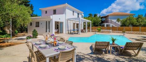 تناول الطعام بالخارج