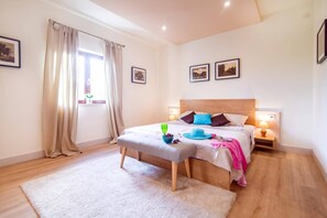 3 bedrooms, iron/ironing board, free WiFi, bed sheets