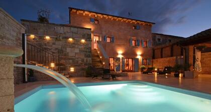 Villa Fumica by Villa Plus