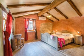5 habitaciones, tabla de planchar con plancha y wifi gratis 