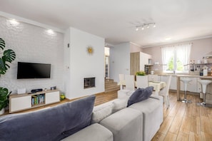 TV, table tennis - Villa Ladonja by Villa Plus (Pula)